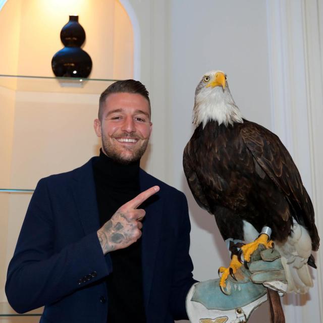 开云体育下载-拉齐奥球员不吃圣诞蛋糕，是偶然还是无声抗议？